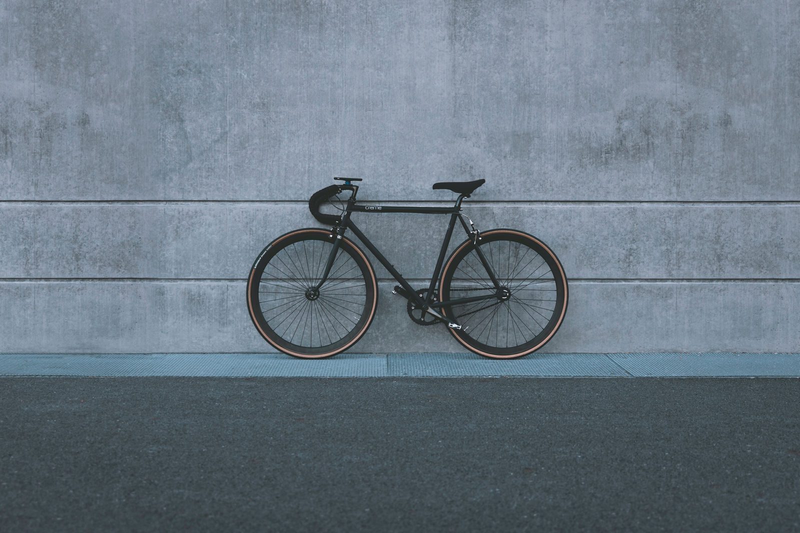 FLIT creates sleek folding ebikes for swift, adaptable, and enjoyable urban commuting